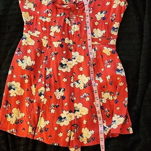 F21 - LG Red Floral Bow Tie Bohemian Romper - Picture 7 of 9